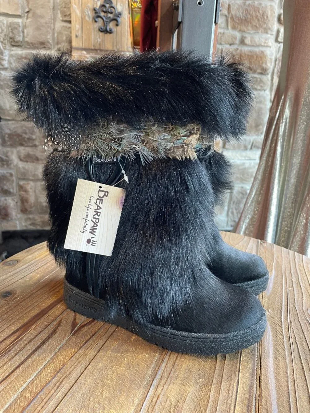 Genuine Bearpaw Real Goat and Cowhide Fur Winter Boots Feather Detail Size 6